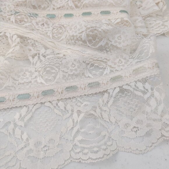 Vintage Lace Trim Ready Ruffle 18 yards+ 15" White with Blue green ribbon - Picture 2 of 4